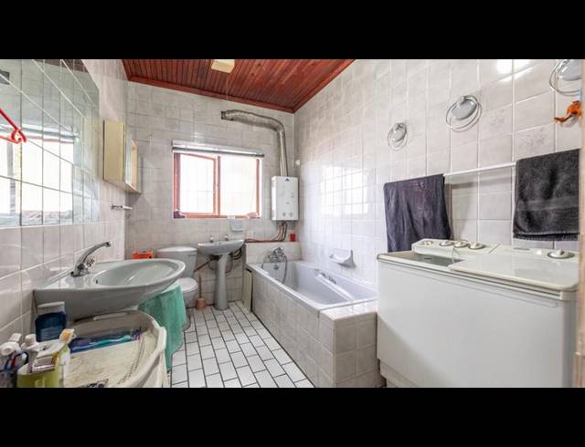 4 BEDROOM HOUSE FOR SALE IN AVONDALE